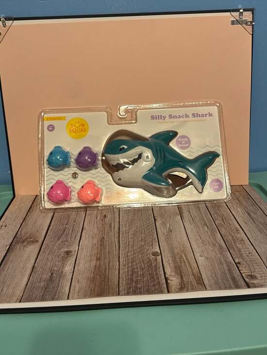 Sun Squad Other - Sun Squad Silly Snack Shark 5-Piece Catch & Count Pool Toy Set